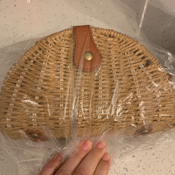 Semicircular Straw Crossbody Boho Bag - Picture 5 of 7